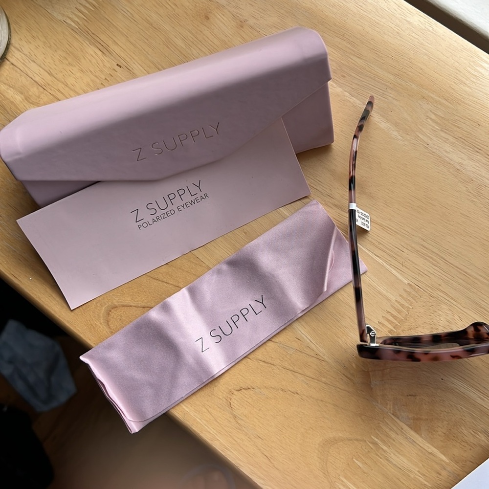 Z Supply feel good rose quartz Cat-Eye Sunglasses - Picture 3 of 5